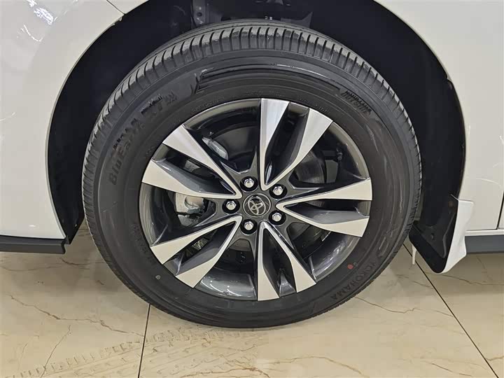 Фото 8 - Toyota Granvia