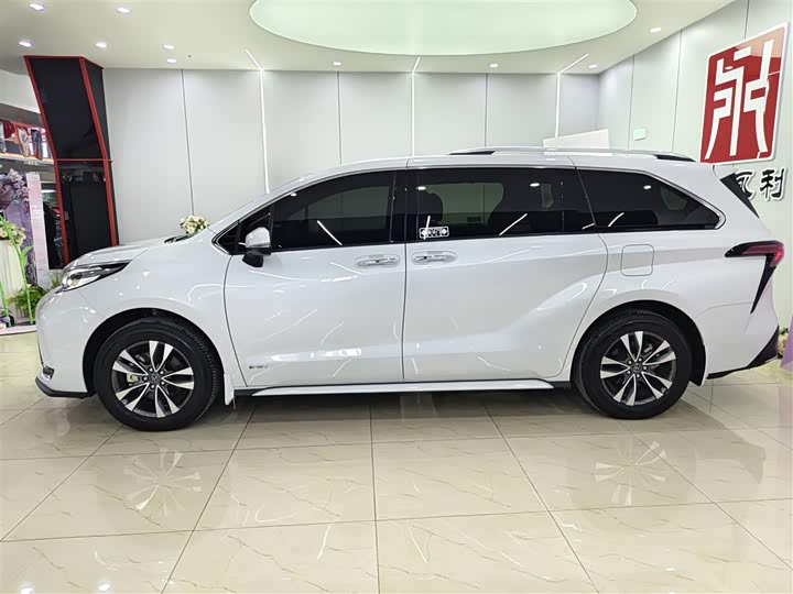 Фото 9 - Toyota Granvia