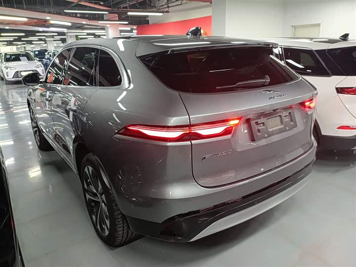Фото 5 - Jaguar F-Pace