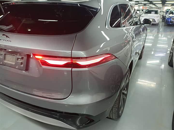 Фото 8 - Jaguar F-Pace