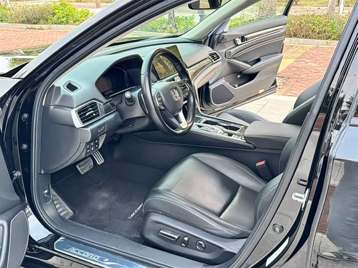 Фото 4 - Honda Accord