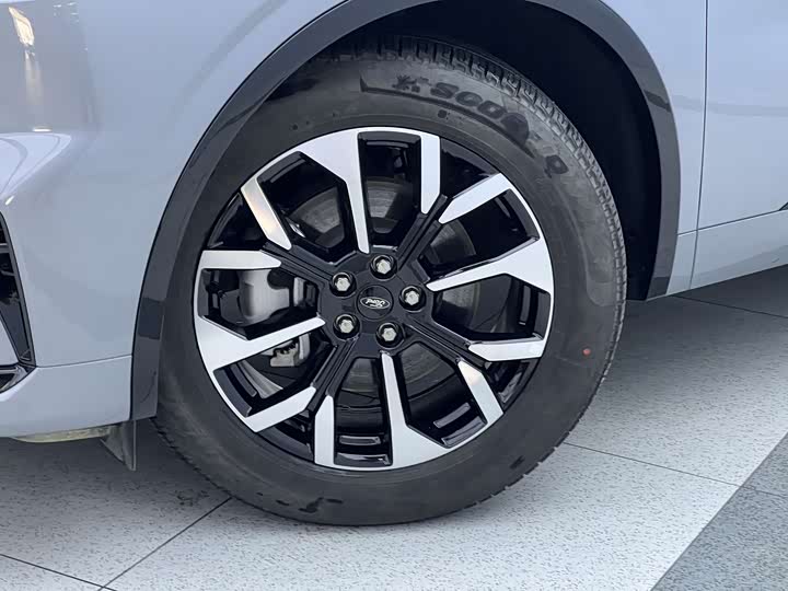 Фото 6 - Ford Edge