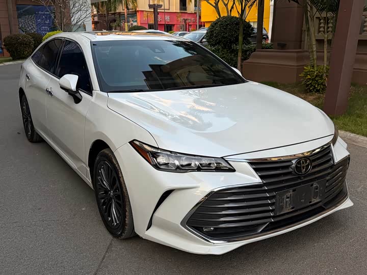 Фото 3 - Toyota Avalon