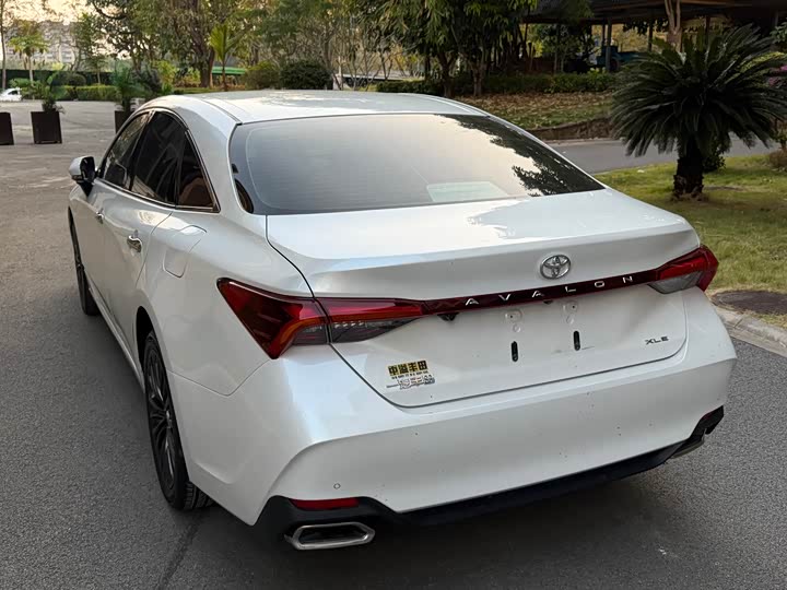 Фото 8 - Toyota Avalon