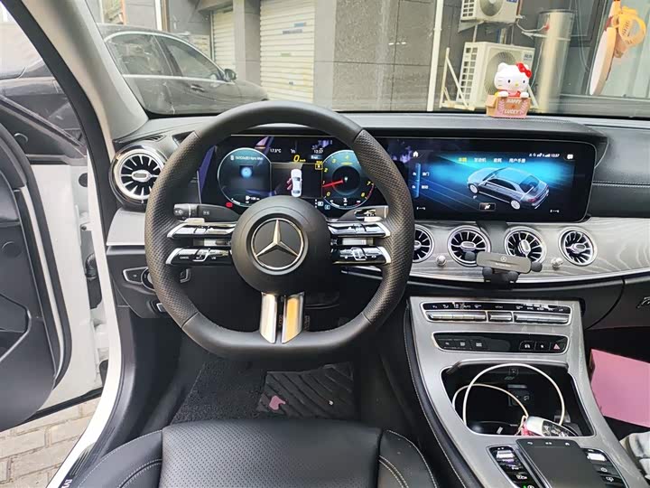 Фото 3 - Mercedes-Benz E-Class