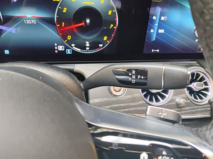 Фото 7 - Mercedes-Benz E-Class