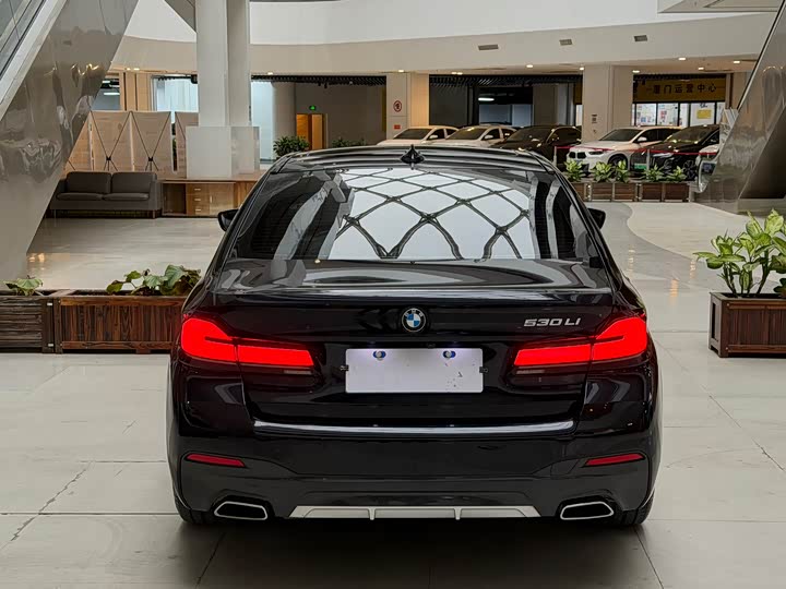 Фото 5 - BMW 5 Series