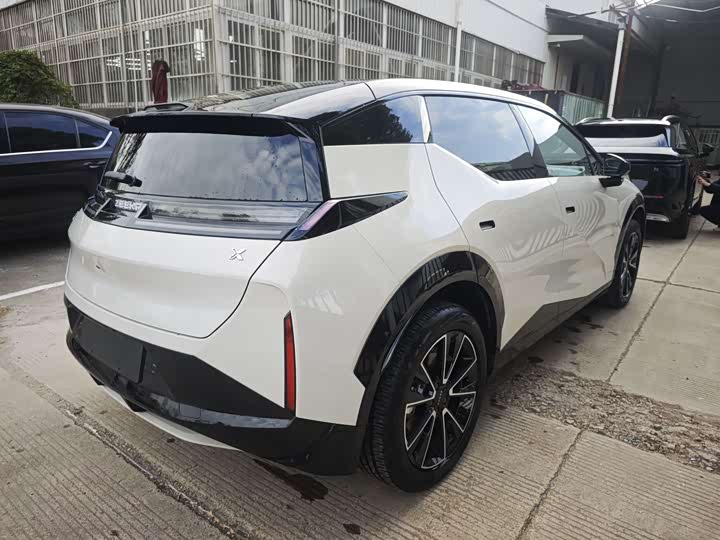 Фото 7 - Zeekr X