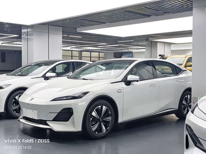 Фото 1 - Changan Deepal SL03