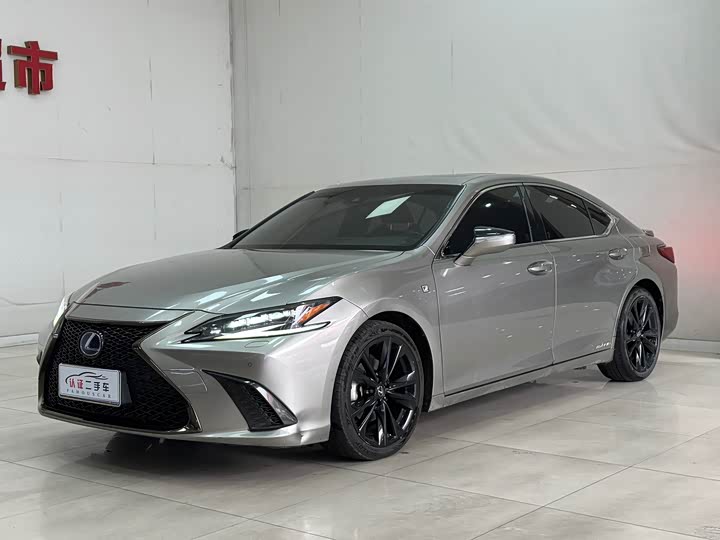 Фото 1 - Lexus ES