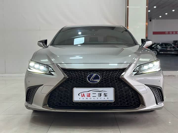 Фото 2 - Lexus ES