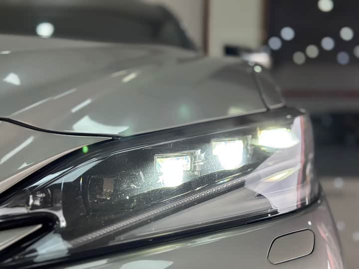 Фото 4 - Lexus ES