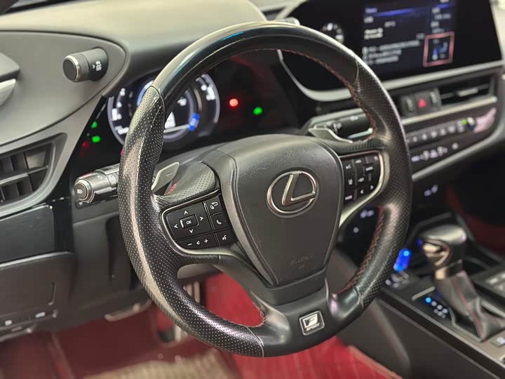 Фото 5 - Lexus ES