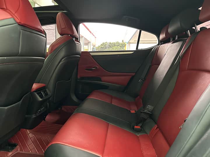 Фото 7 - Lexus ES