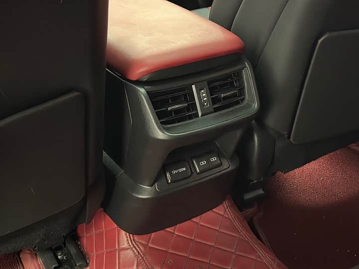 Фото 8 - Lexus ES