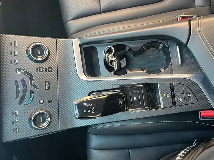 Фото 7 - Bestune B70