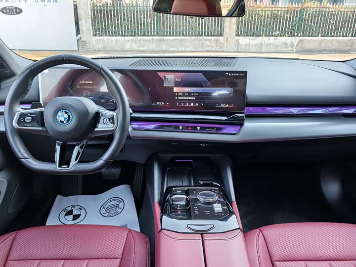 Фото 8 - BMW i5
