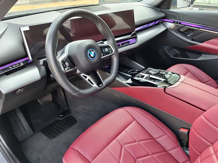 Фото 9 - BMW i5