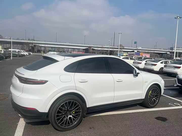 Фото 2 - Porsche Cayenne Hybrid