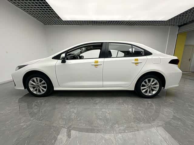 Фото 4 - Toyota Corolla