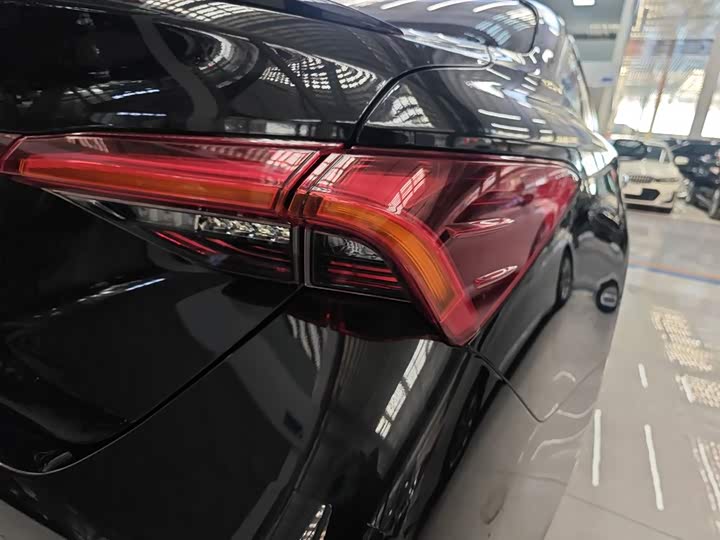 Фото 8 - Toyota Avalon