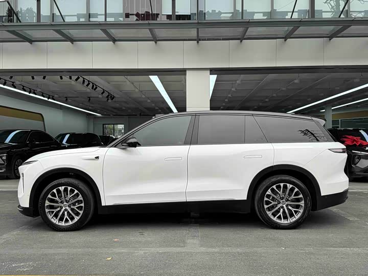 Фото 8 - Nio ES8