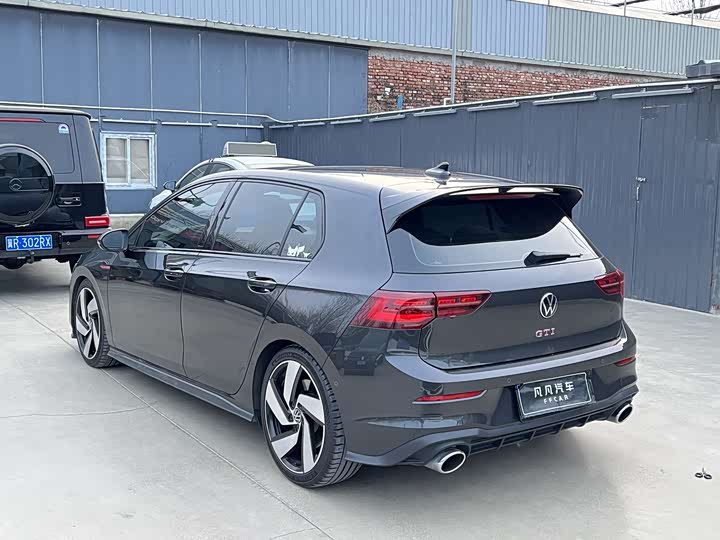 Фото 4 - Volkswagen Golf GTI