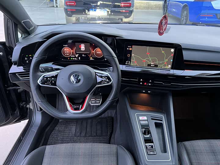 Фото 6 - Volkswagen Golf GTI