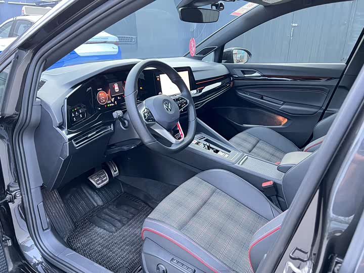 Фото 7 - Volkswagen Golf GTI