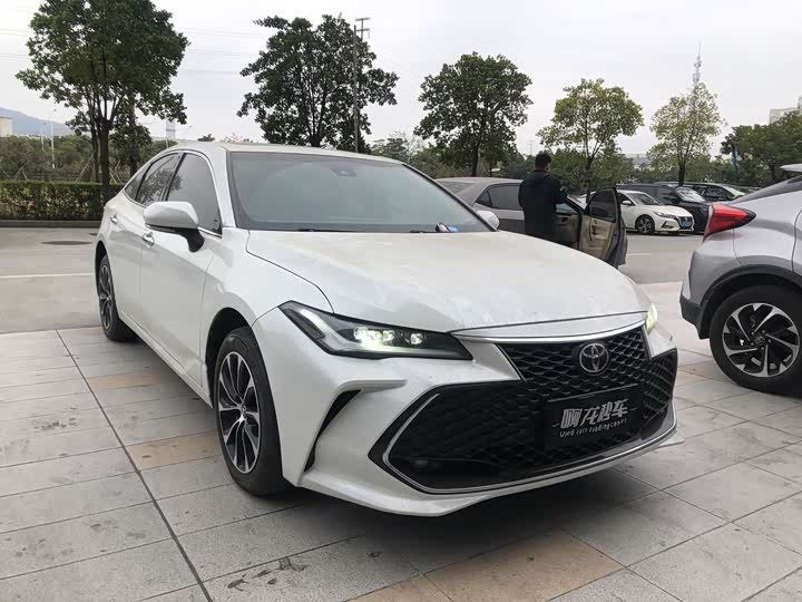 Фото 3 - Toyota Avalon