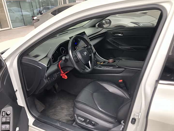 Фото 4 - Toyota Avalon