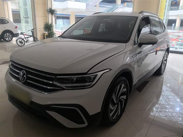Фото 2 - Volkswagen Tiguan L Pro