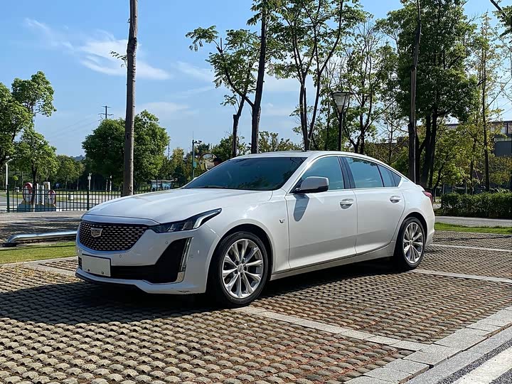 Фото 1 - Cadillac CT5