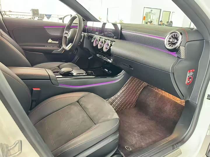 Фото 8 - Mercedes-Benz A-Class