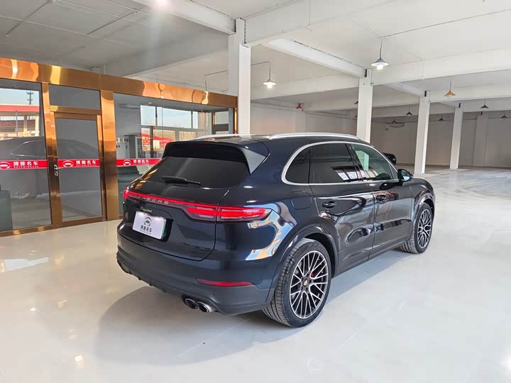 Фото 6 - Porsche Cayenne Hybrid