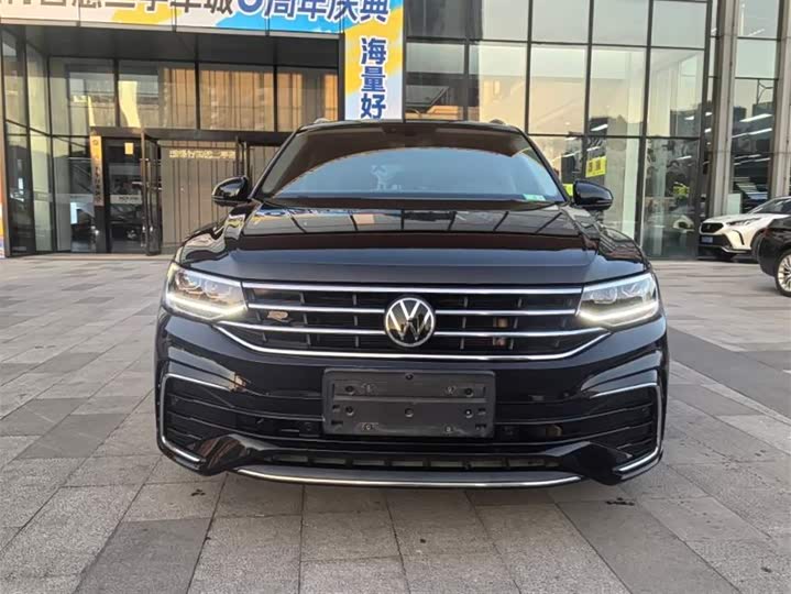Фото 2 - Volkswagen Tiguan L Pro