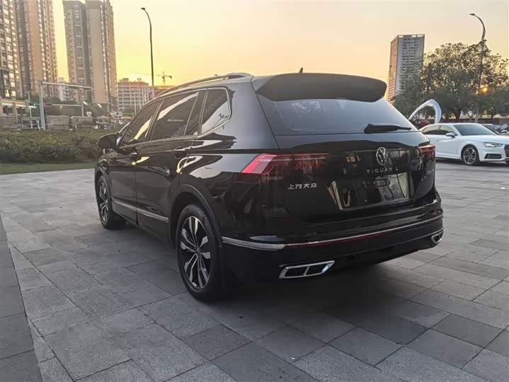 Фото 4 - Volkswagen Tiguan L Pro