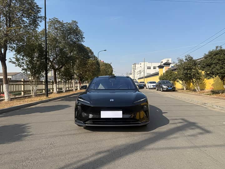 Фото 2 - Nio ET5T