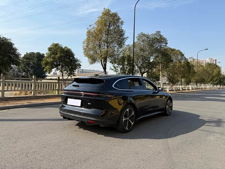 Фото 8 - Nio ET5T