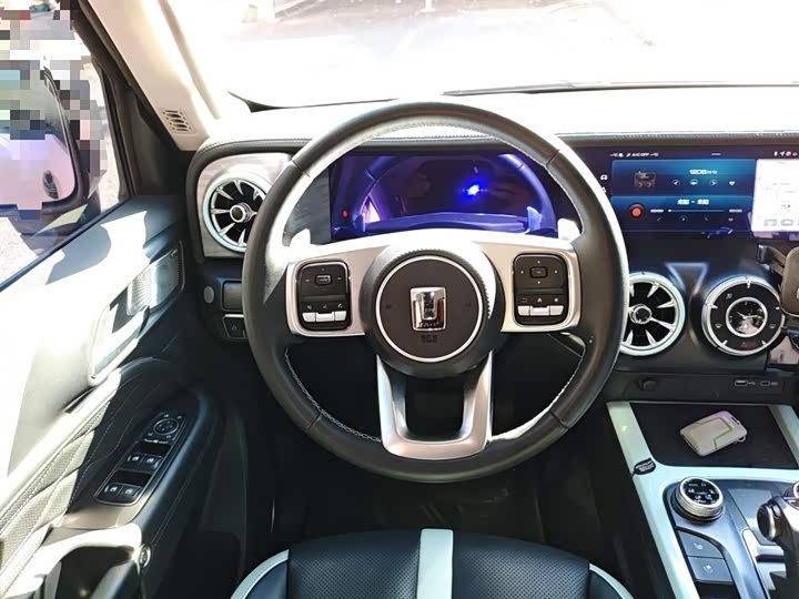 Фото 3 - Tank 300