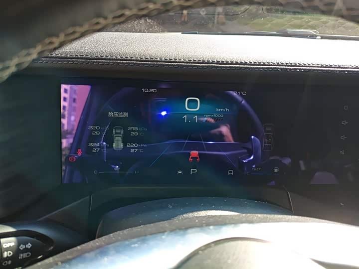 Фото 4 - Tank 300