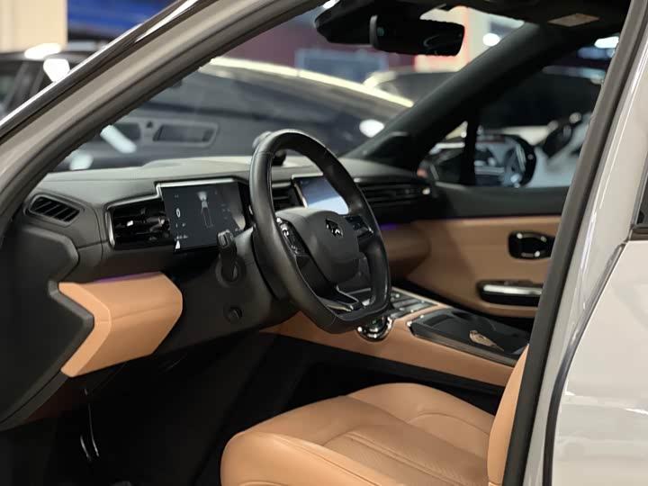 Фото 7 - Nio ES6