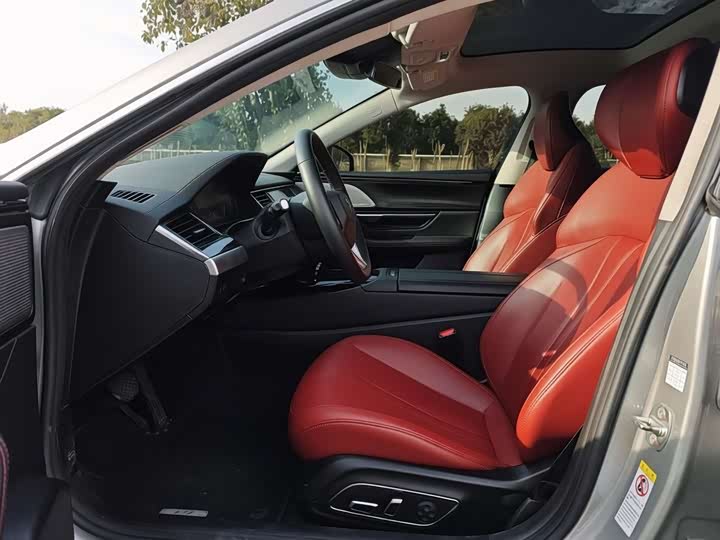 Фото 2 - XPeng P7