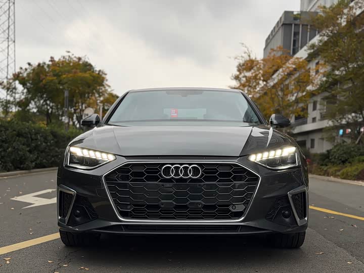 Фото 2 - Audi A4L