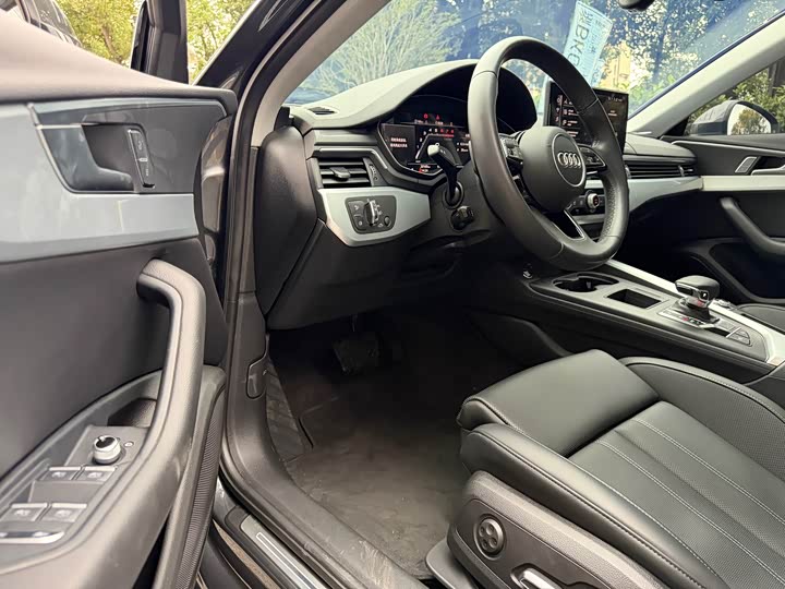 Фото 4 - Audi A4L