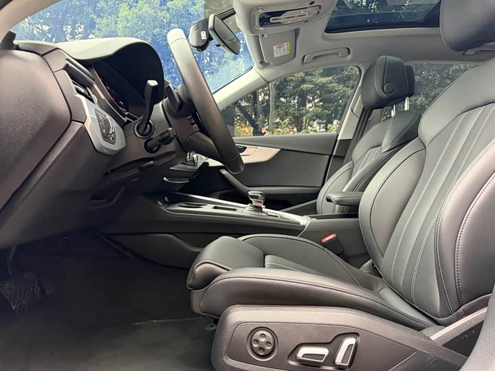 Фото 5 - Audi A4L