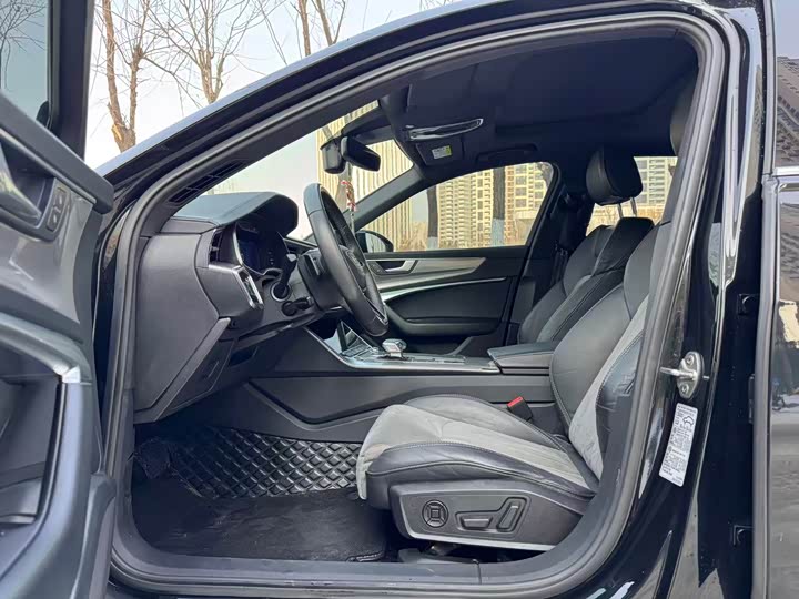 Фото 4 - Audi A6L