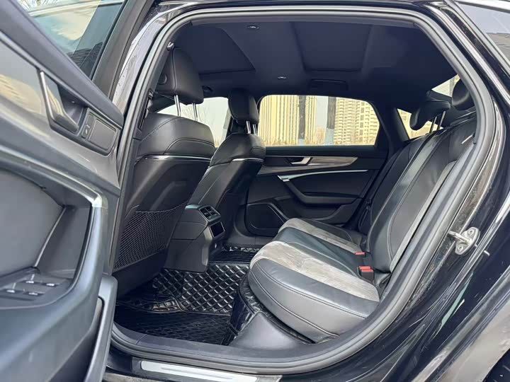 Фото 6 - Audi A6L