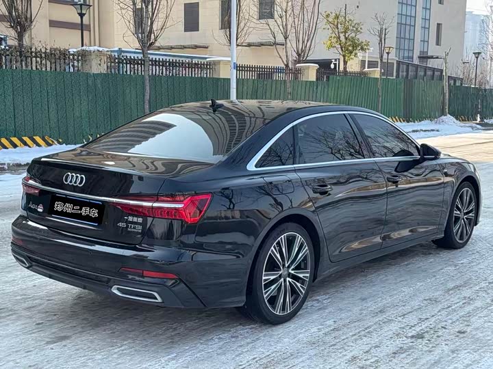 Фото 7 - Audi A6L