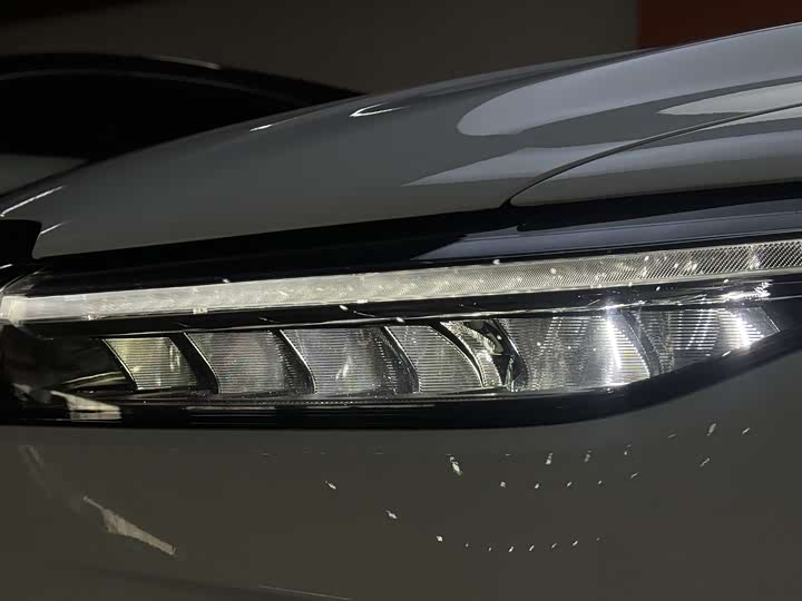 Фото 5 - LiXiang One